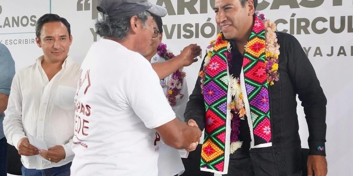 Desde Yajalón, arranca inclusión digital de Conecta COBACH