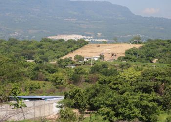 Mancha urbana devora el entorno natural de Tuxtla