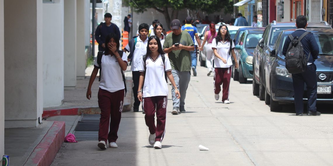 Con normalidad finaliza el ciclo escolar, pese a paro