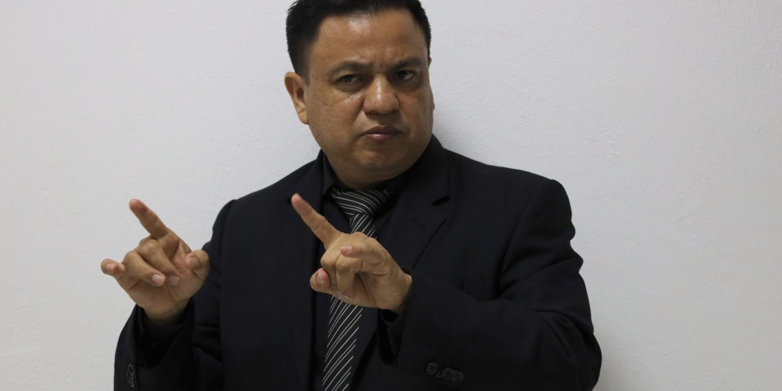 Urge incluir lenguaje de señas en servicios públicos estatales