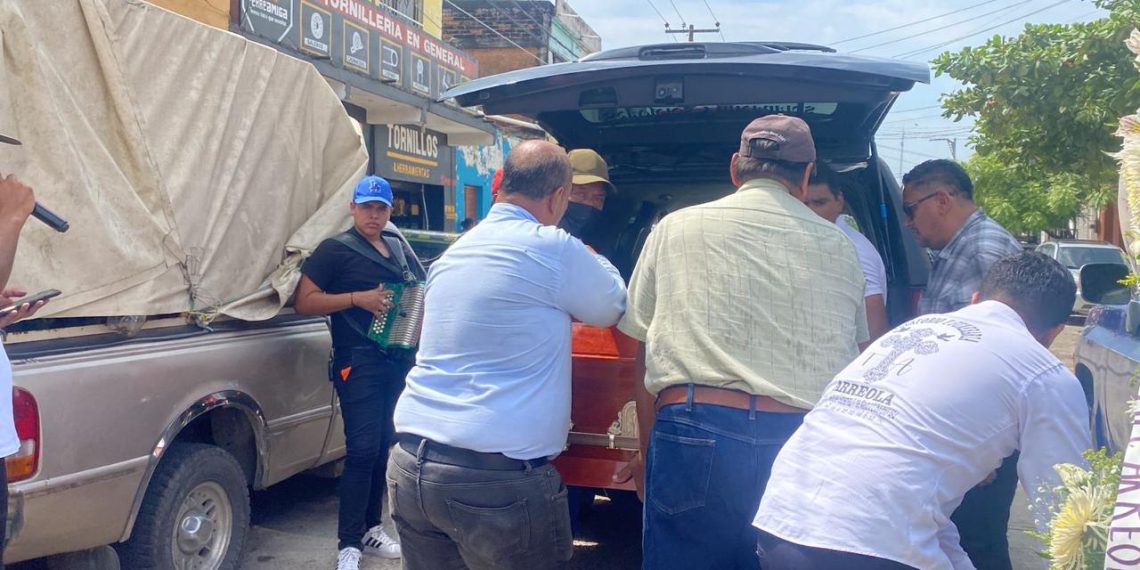 Con paquetes funerarios, se anticipan a la muerte