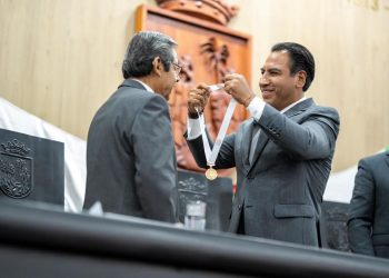 La Medalla Rosario Castellanos a una vida de resistencia y creatividad poética: Natalio Hernández