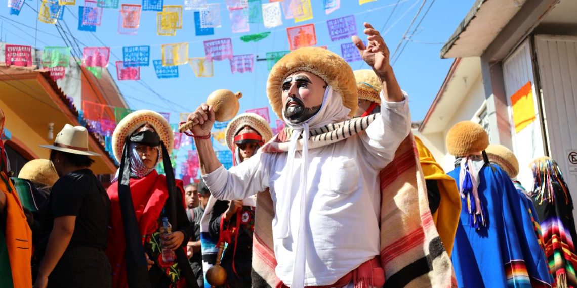 Denuncian lucro con la imagen del Parachico