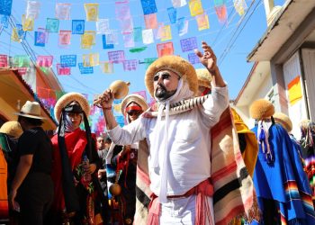 Denuncian lucro con la imagen del Parachico