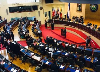 El Salvador prolonga detención sin juicio de pandilleros