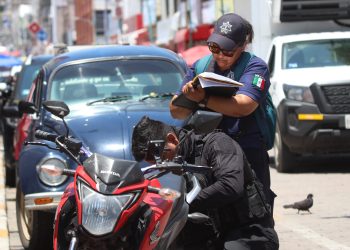Tuxtla da pausa a multas mientras equipa a policías