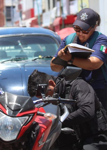 Tuxtla da pausa a multas mientras equipa a policías
