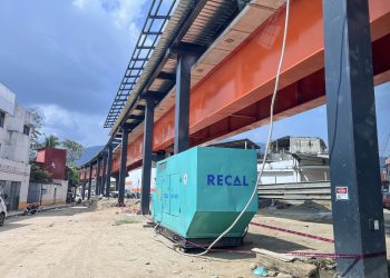 Obreros exigen pago mientras la Línea K se mantiene en pausa