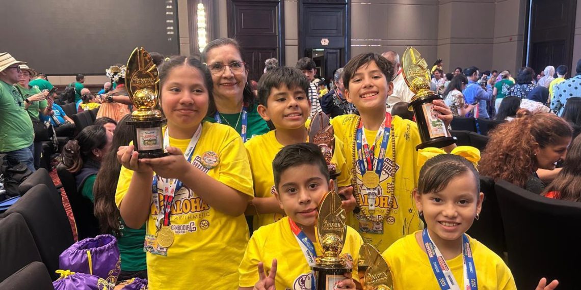 Niños chiapanecos conquistan podio mundial de cálculo mental