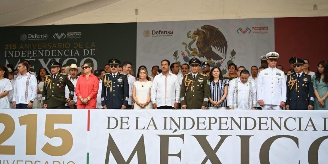El gobernador presenció el desfile cívico-militar