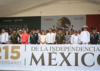 El gobernador presenció el desfile cívico-militar