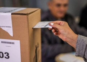 Realizan sufragio en provincia de Buenos Aires