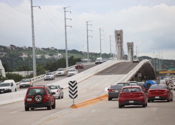 Un año de uso y paso a desnivel requiere diversas reparaciones