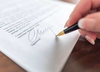 Investigan a individuos por suplantar funciones