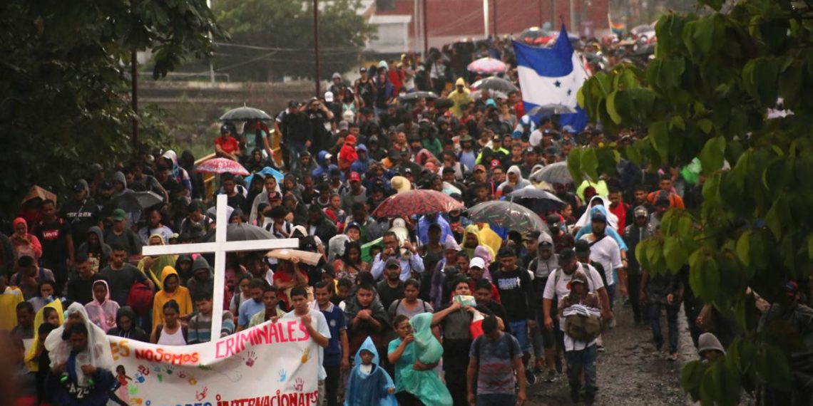 Migrantes en Tapachula preparan caravana a CDMX 