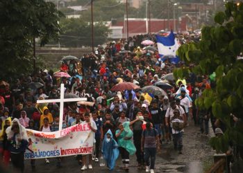 Migrantes en Tapachula preparan caravana a CDMX 