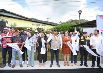 Gobernador fortalece acciones educativas, de salud y caminos