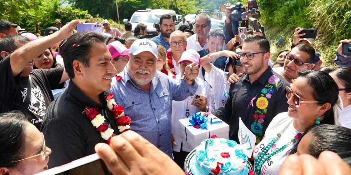 En Nicolás Ruiz, inauguró el gobernador obra carretera