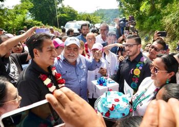 En Nicolás Ruiz, inauguró el gobernador obra carretera