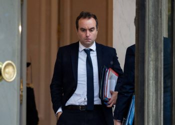 Renuncia el primer ministro en Francia tras presentar gabinete