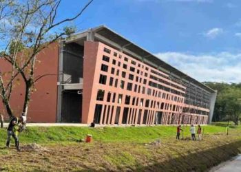 Adeudo eléctrico deja sin clases al IPN en Palenque