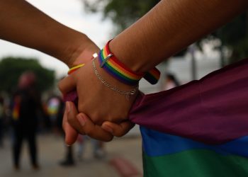 Cae edad y número de uniones tras una década