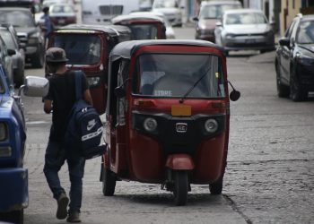 Ediles, bajo presión por avalar unidades piratas