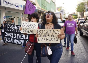 El delito que muchos siguen llamando “piropo”