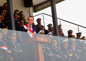 Perú vs violencia, riesgo fiscal y división electoral