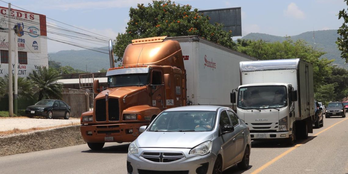 Crisis por licencias vencidas golpea al transporte federal