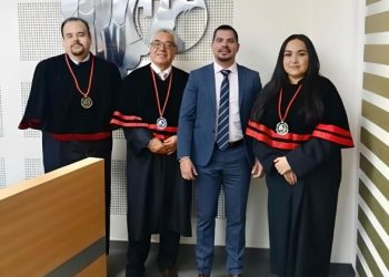 Avendaño finaliza doctorado en Administración Pública