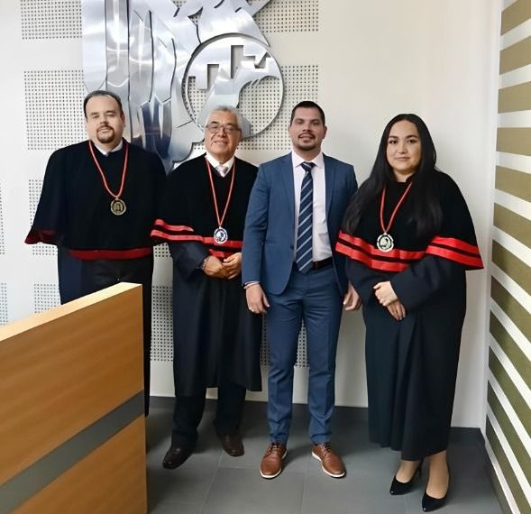 Avendaño finaliza doctorado en Administración Pública