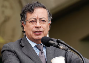 Petro ordena investigar chats sobre supuestas infiltraciones