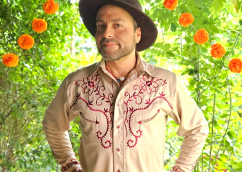 “Llenita de Flores”: Esencia y raíz en la voz de Esteban Rey