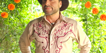 “Llenita de Flores”: Esencia y raíz en la voz de Esteban Rey