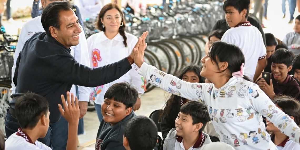 ERA entrega programas A Paso Firme y Bicis que Transforman