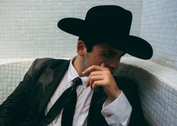 Santi Casas encuentra refugio en Época de frío