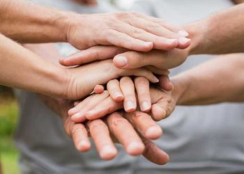 ALGO MÁS QUE PALABRAS