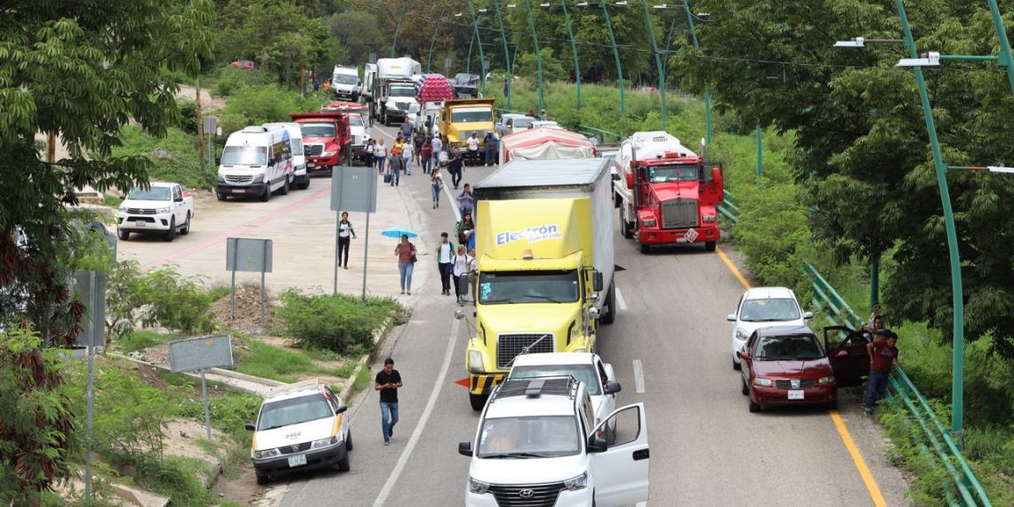 Negligencia en Aduanas colapsa cruces fronterizos