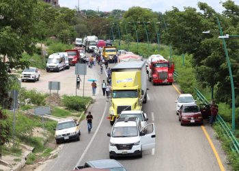 Negligencia en Aduanas colapsa cruces fronterizos