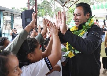 Eduardo Ramírez fortalece la infraestructura carretera