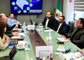 Gobernador dialoga con SICT sobre el proyecto AeroBalam