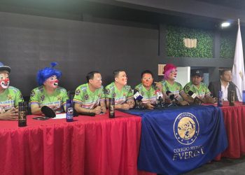 Payasos promueven el deporte y la alegría