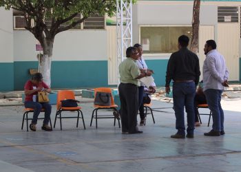 Padres denuncian red de corrupción en la Prepa 1
