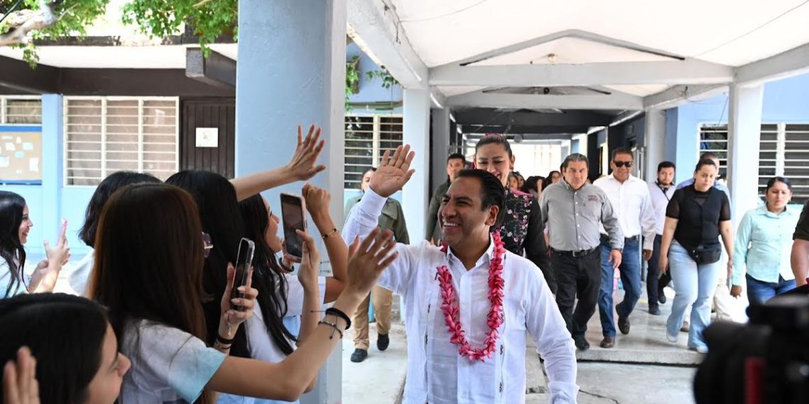 ERA entrega apoyos del programa A Paso Firme