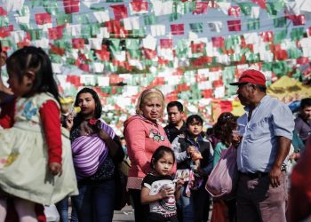 Cuestionan gasto millonario de feria municipal de Huixtla