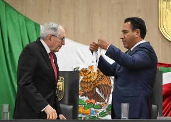 Gobernador impone medalla al Dr. David Kershenobich