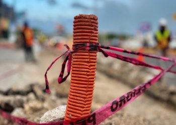 Abandono municipal impulsa obra comunitaria en zona alta