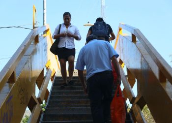 Puentes peatonales no frenan atropellamientos