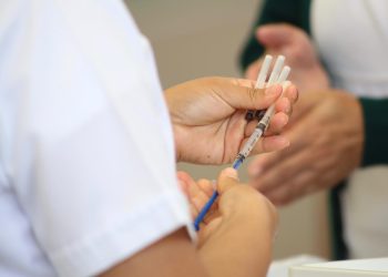 Refuerzan vacunación por tercer lugar en sarampión